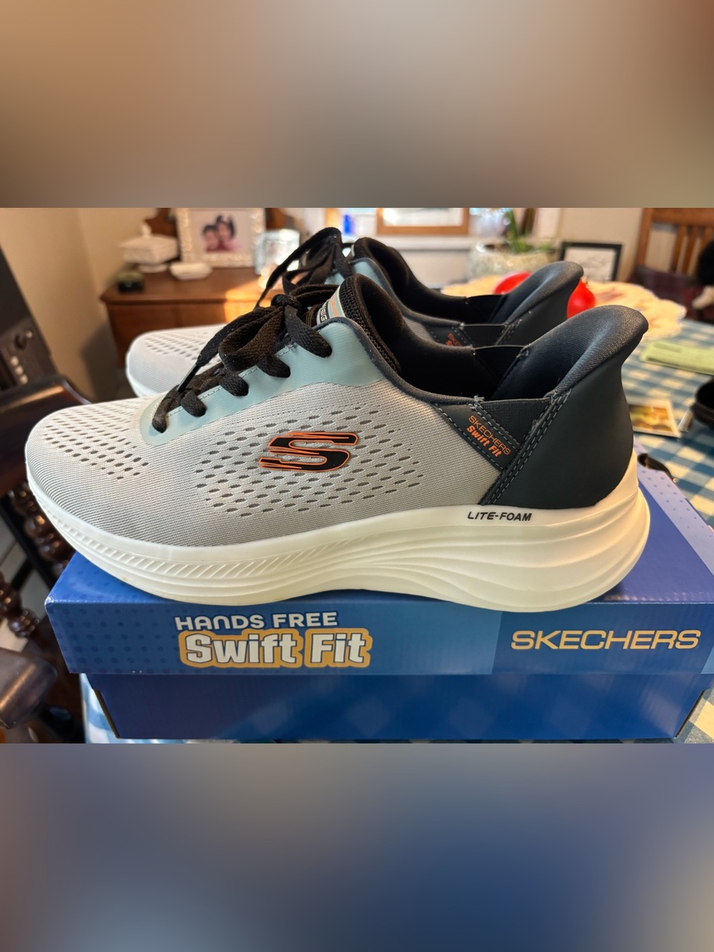 Men’s 11 Skechers Swift Fit Shoes